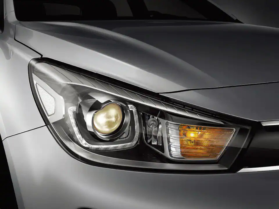 مصابيح أمامية مزدوجة