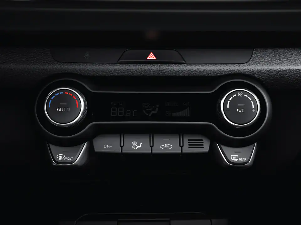 التحكم الكامل والآلي في درجة الحرارة (FATC)